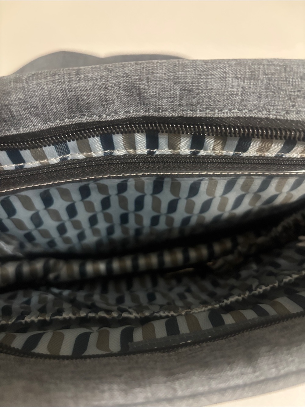 Lug Carousel XL Gray Crossbody Bag - Picture 4 of 6